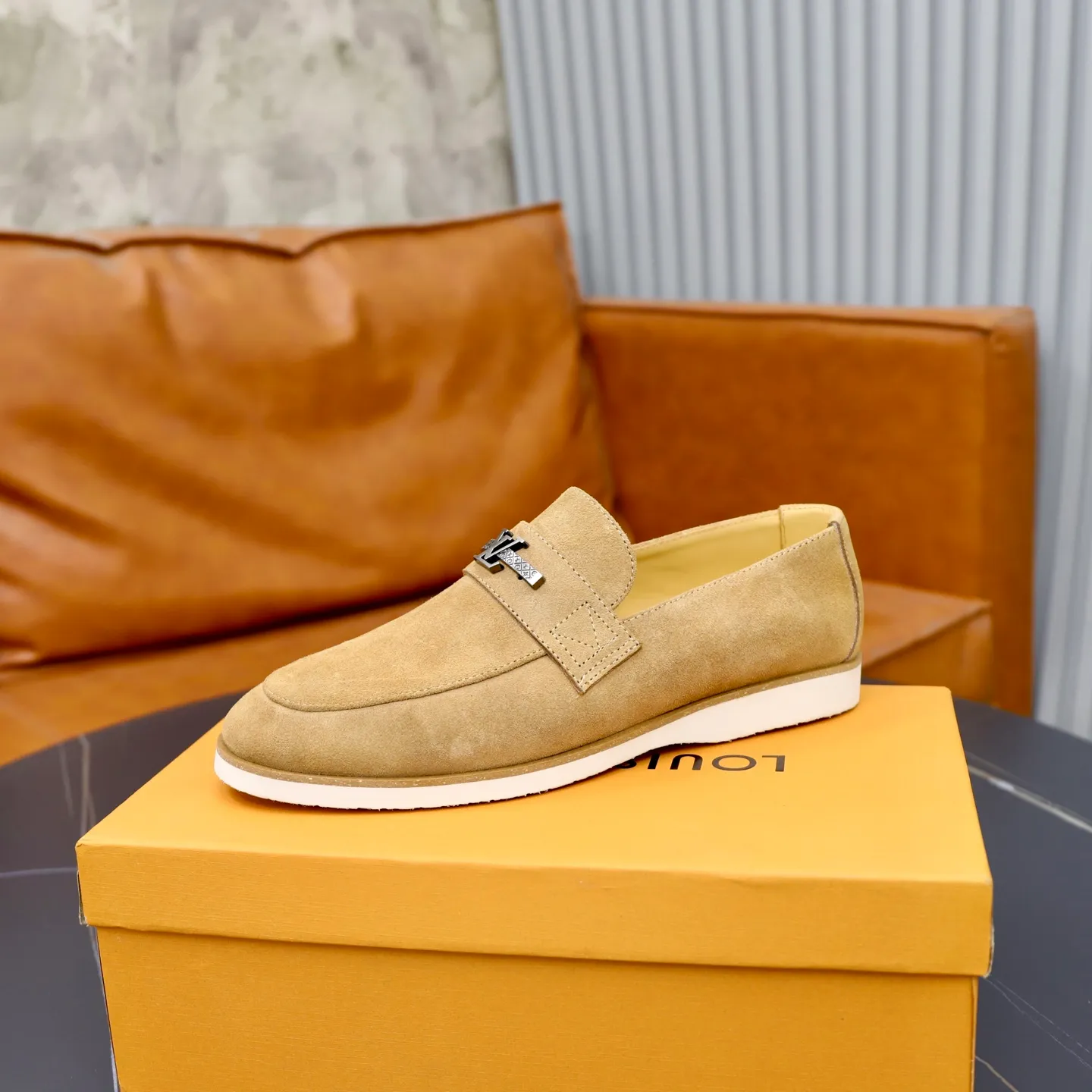 Ex-factory price: 442💰🙅‍♂️🙅‍♂️🙅‍♂️ Brand: LV Louis Vuitton Standard code: 38-44 (45 customized) Grade: Same as the official website Material: Original cow suede material stitching Comfortable and breathable cowhide lining Lightweight wear-resistant foam outsole Style category: Men's fashionable casual shoes Running sports shoes Distinguished luxury brand elements Top luxury color: actual picture color